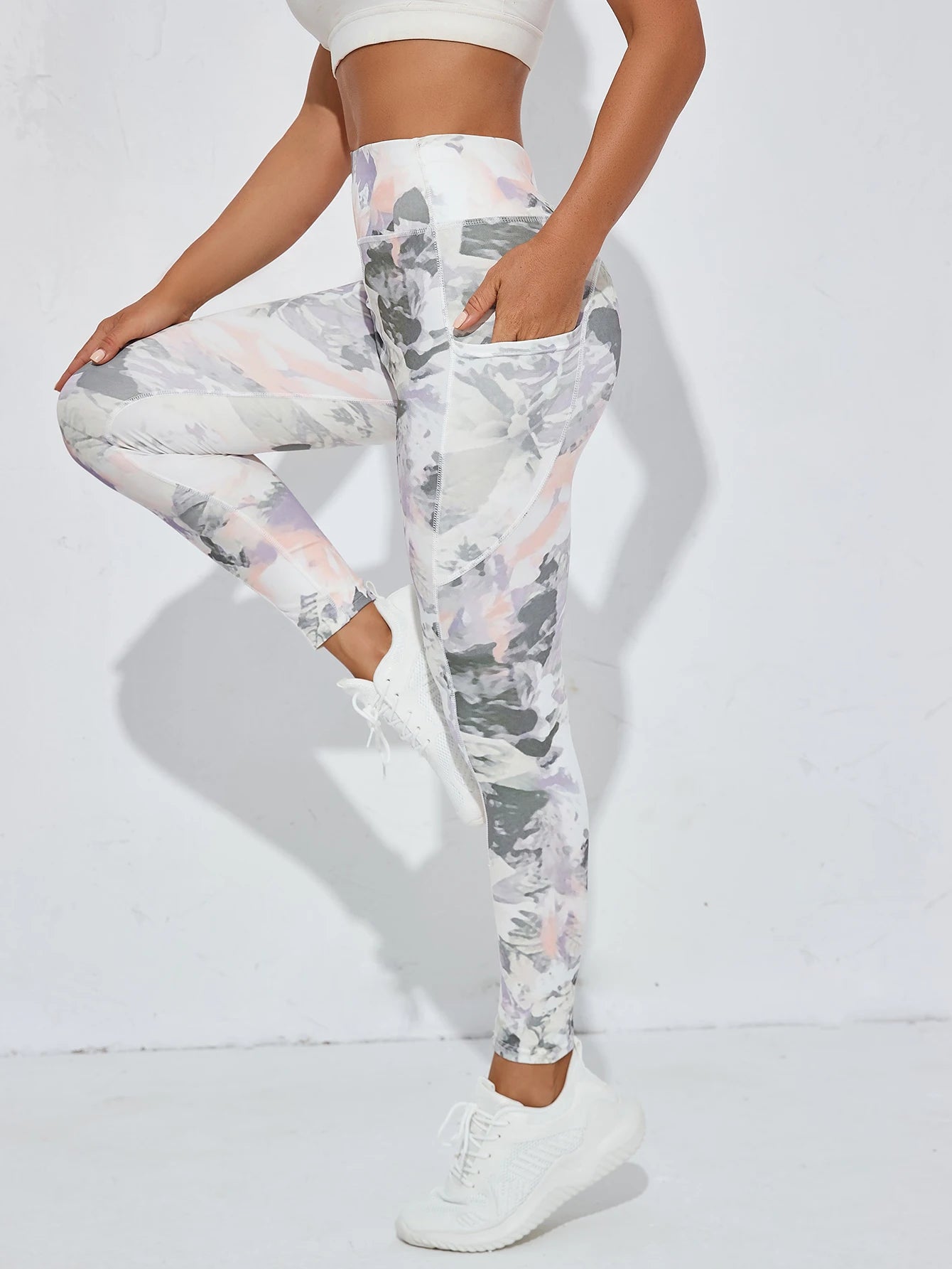 Printed women's high waistband pocket fitness pants paired