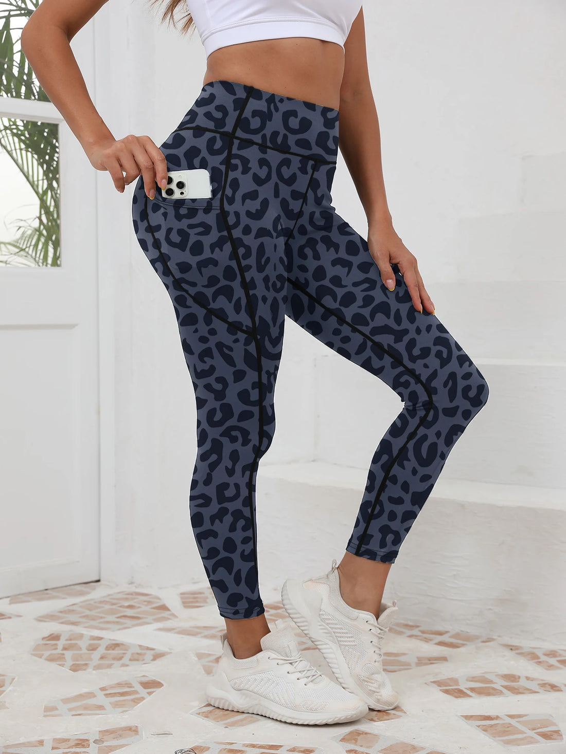 Printed women's high waistband pocket fitness pants paired