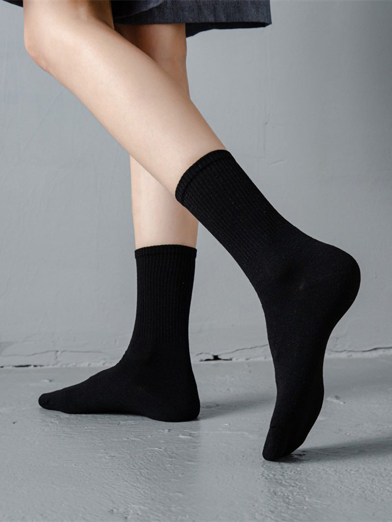 5 Pairs Men Crew Socks Black White Middle