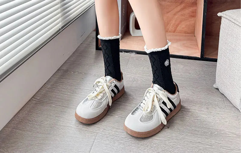 Women's Retro Embroidered Heart or Flower Socks, image 12 of 15