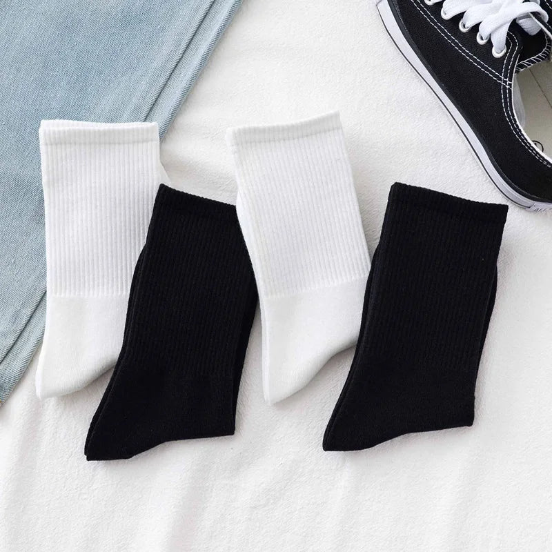 5 Pairs Men Crew Socks Black White Middle